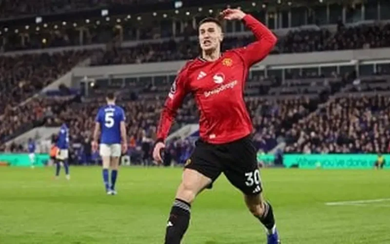 مانشستر يونايتد يقفز للمركز الرابع في ترتيب الدوري الإنجليزي بعد فوزه أمام إيفرتون